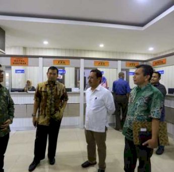 Iqbal Suhaeb Lakukan Pantau Pelayanan di Bapenda Makassar