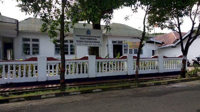 Kantor Bidang PAUD dan Dikmas, Dinas Pendidikan Kabupaten Bone, Jalan Budi Utomo, Watampone.