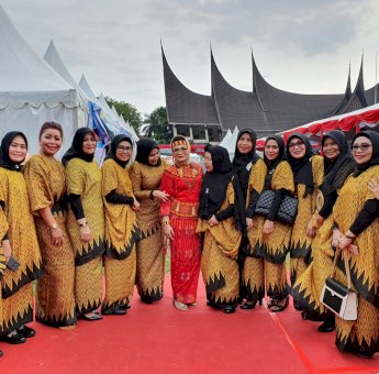 Kenakan Busana Adat Toraja, Istri Gubernur Sulsel Masuk 5 Besar Lomba Fashion Show