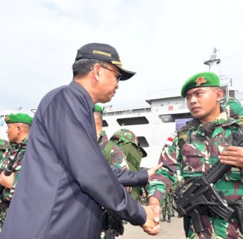 Gubernur Sulsel Apresiasi Pasukan Yonif 721 TNI Jaga Perbatasan Papua
