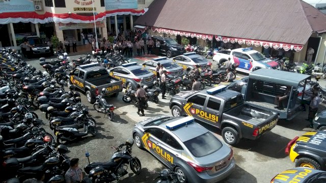 Pengecekkan kondisi Kendaraan Dinas di Polres Soppeng.