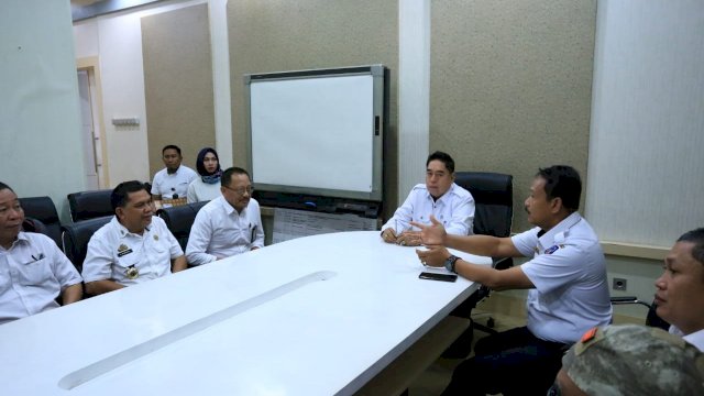 Sekda Sulsel Andul Hayat Gani, bersama perwakilan empat kabupaten yang terdampak bencana.