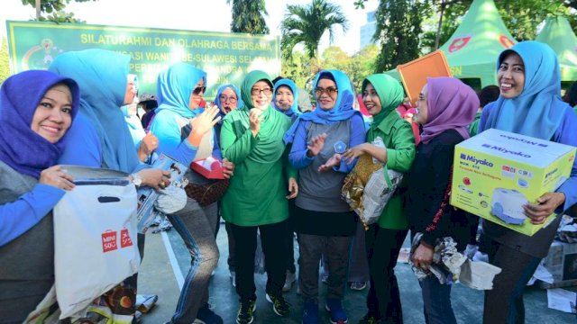 Silaturahmi dan olahraga bersama organisasi wanita se-Sulsel dengan Persit Chandra Kirana XIV/Hasanuddin.