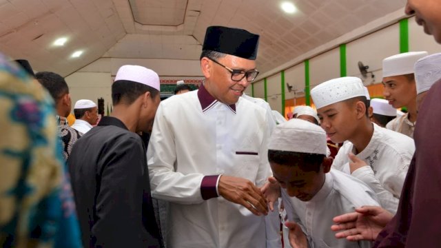 Gubernur Sulsel Prof. Nurdin Abdullah menghadiri Milad ke 17 Pesantren Nahdatul Ulum Soreang Maros, Sabtu (20/07/2019).