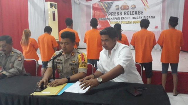 Press Release kasus penyalahgunaan narkoba di Polres Bone, Senin (22/07/2019).