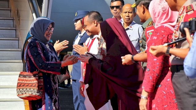 Mufidah Kalla tiba di Bandara Galatika TNI AU, Maros, Selasa (23/07/2019).