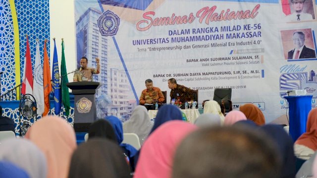 Wakil Gubernur Sulawesi Selatan Andi Sudirman Sulaiman, membawakan materi pada Seminar Nasional di Unismuh Makassar, Selasa (23/07/2019).