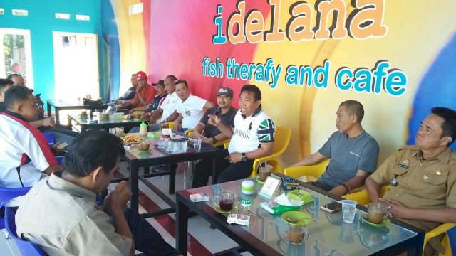 Konfrensi Pers, Orari Soppeng di Idelana Fish Therafy And Cafe, Desa Pattojo, Selasa (23/07/2019).