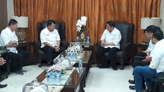 Syamsu Rizal (Deng Ical) menemui Pj Wali Kota Makassar Iqbal Suhaeb, di Rumah Jabatan Wali Kota Makassar, Jl Penghibur, Rabu (24/07/2019).