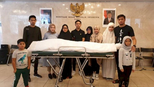 Jenazah Ichsan Yasin Limpo usai disemayamkan di Kedutaan Besar Republik Indonesia (KBRI) di Tokyo, Jepang, Selasa (30/07/2019).