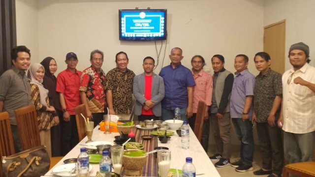 Rapat persiapan Focus Group Discussion (FGD) membahas optimalisasi dana CSR perusahaan di Daerah Teluk Bone.