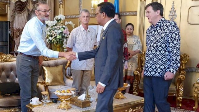 Gubernur Sulsel Prof. Nurdin Abdullah, menerima perwakilan delegasi Australi di Gubernuran, Jl. Jendral Sudirman Makassar, Senin (26/08/2019).