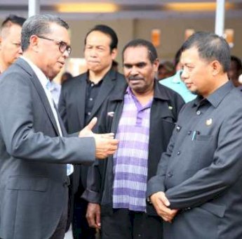 Redam Konflik, Iqbal Suhaeb Dampingi NA Temui Warga Papua