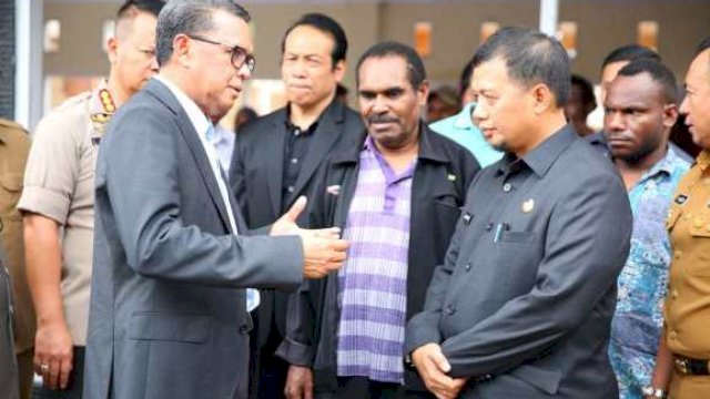 Redam Konflik, Iqbal Suhaeb Dampingi NA Temui Warga Papua
