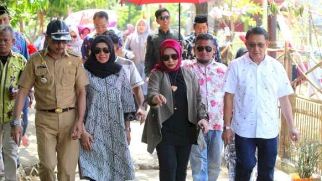 Ketua PKK Makassar Murni Iqbal, mengunjungi Pulau Lakkang, Jumat (23/08/2019).