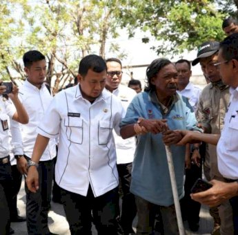 Begini Cara Iqbal Suhaeb Perlakukan Pengemis yag Terjaring Oleh Dinsos Makassar