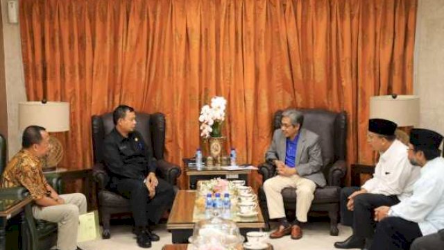 Pj Wali Kota Makassar, Iqbal Suhaeb, menerima kunjungan MUI Sulsel di Rujab Wali Kota Makassar, Kamis (11/07/2019).