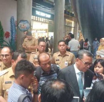 Nurdin Abdullah dan Iqbal Suhaeb Apresiasi Pameran Foto Jusuf Kalla