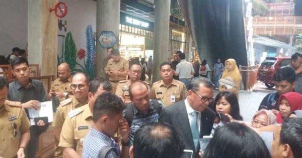 Nurdin Abdullah dan Iqbal Suhaeb Apresiasi Pameran Foto Jusuf Kalla