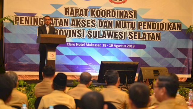 Gubernur Sulsel Prof. Nurdin Abdullah memberikan sambutan pada Rakor Peningkatan Akses dan Mutu Pendidikan di Provinsi Sulawesi Selatan, Senin (19/08/2019).