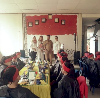 Tingkatkan Kreativitas dan Bakat Masyarakat, Pemdes Parenring Soppeng Gelar Pelatihan Tata Rias