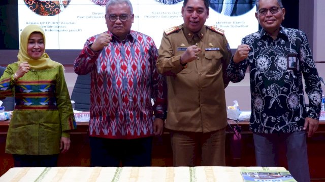 Rapat Peningkatan Produktivitas bersama Stakeholder Kabupaten/Kota Lingkup Pemerintah Provinsi Sulawesi Selatan, di Ruang Data Kantor Gubernur Sulawesi Selatan, Selasa (20/08/2019).
