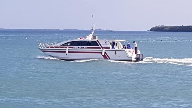 Ambulance Laut mengantar pasien dari Sabutung Daerah Kepulauan Pangkep, Selasa (20/08/2019).