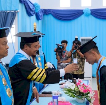 Andi Sudirman Motivasi Wisudawan Angkatan Pertama Politeknik Kelautan dan Perikanan Bone