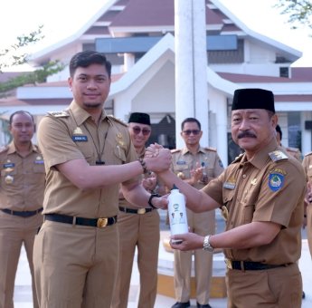 Peringati HUT RI ke-74, Adnan Purichta Kampenye Anti Sampah Pelastik