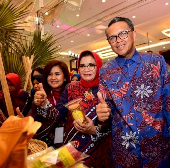 Claro Grup Siap Gunakan Sandal Hasil Kerajinan Khas Sulsel