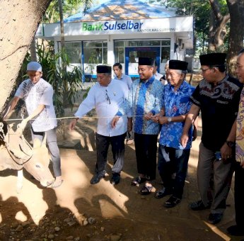 Pemprov Sulsel Bagikan Hewan Kurban 76 Ekor Sapi