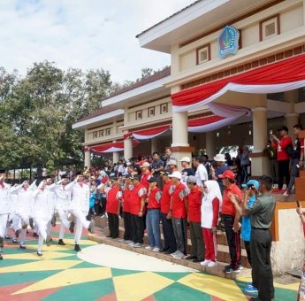 Meriahkan HUT RI ke 74, Bupati Bone Lepas Ratusan Peserta Lomba Gerak Jalan