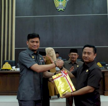 Adnan Purichta Serahkan Nota Keuangan APBD-P 2019 Ke DPRD Gowa