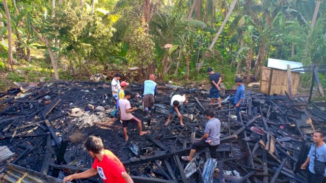 Rumah milik Marhaya ludes dilalap Api, Selasa (13/08/2019).