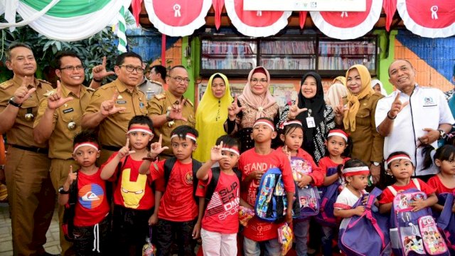 Ketua TP PKK Prov Sulsel Liestiaty F Nurdin, mengunjungi Perpustakaan Lorong di Jalan Daeng Tata 3 Lorong 7, Kota Makassar, Selasa (13/08/2019).