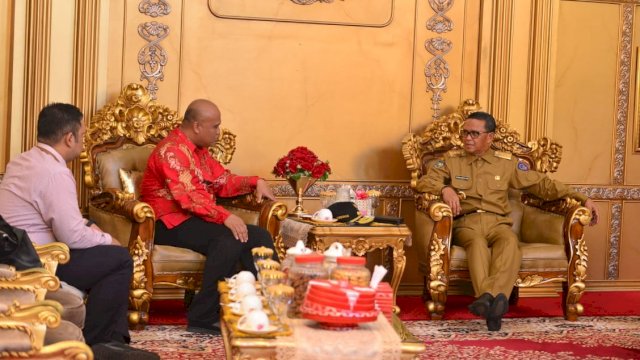 Gubernur Sulsel Prof. Nurdin Abdullah, menerima Kepala Kantor Wilayah IV KPPU Makassar Hilman Pujana, di Rumah Jabatannya, Kamis (15/08/2019).
