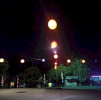 Karang Taruna di Desa Waara Muna Sulap Limbah Gelas Plastik Jadi Lampu Hiasan