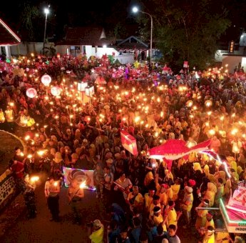 Pawai Obor Bakar Semangat Warga Soppeng Sambut HUT Kemerdekaan RI