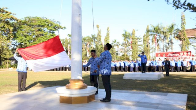 Peringatan HUT RI Ke-74 oleh ASN Lingkup Pemkab Gowa, di Halaman Kantor Bupati Gowa, Sabtu (17/08/2019).