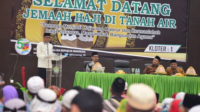 Gubernur Sulsel Sambut Jamaah Haji Kloter 1 Makassar