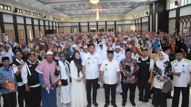 Penerimaan jamaah haji Kabupaten Gowa dari Kloter 5, di Asrama Haji Sudiang Embarkasi Makassar, Rabu (21/08/2019).