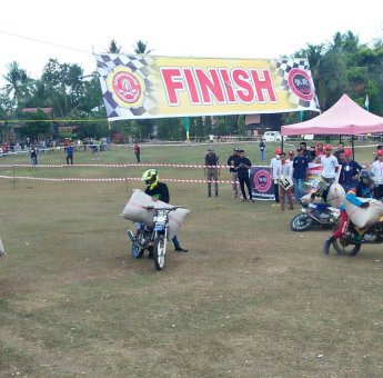 Meriahkan HUT Ke-74 RI, Karang Taruna Desa Pattojo Soppeng Gelar Balap Ojek Gabah