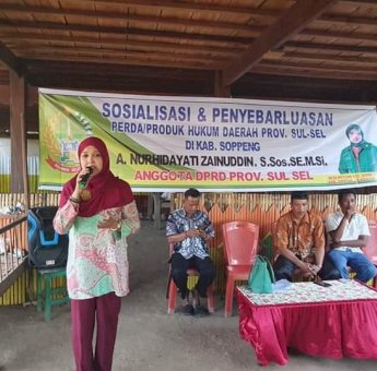 Andi Nurhidayati Sosialisasikan Perda Wajib Belajar Menengah di Desa Kessing Soppeng