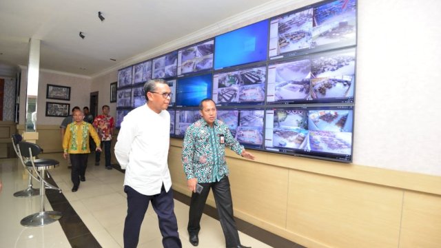Gubernur Sulsel Prof. Nurdin Abdullah melakukan Sidak di Dinas Pendidikan Sulsel, Jumat (30/08/2019).