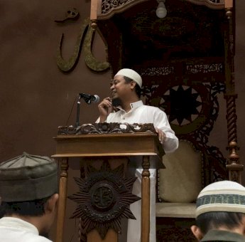 Andi Sudirman Ceramah Subuh di Masjid Raya Makale