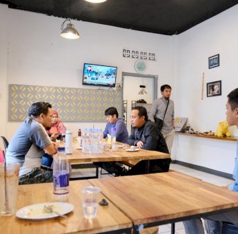 Andi Sudirman dan Asman Nikmati Kopi Kalosi Enrekang