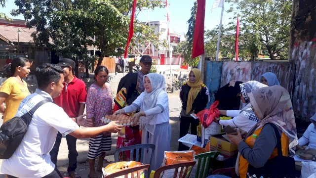 Kelurahan Rappocini bekerjasama dengan Perum Bulog mengadakan kegiatan pasar murah, di Jalan Inpeksi Kanal, Sabtu (31/08/2019).