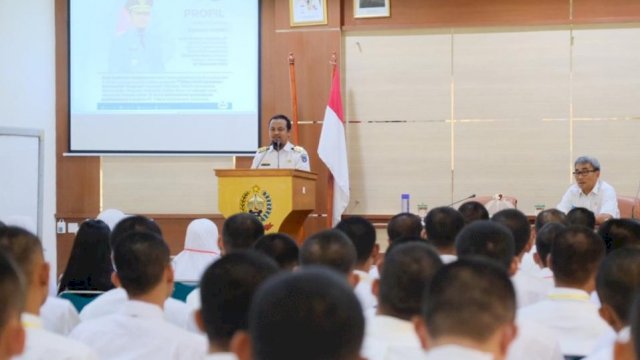 Wakil Gubernur Sulsel Andi Sudirman Sulaiman, memberikan arahan pada Pelatihan Dasar CPNS yang digelar BPSDM Sulsel, Rabu (04/09/2019).