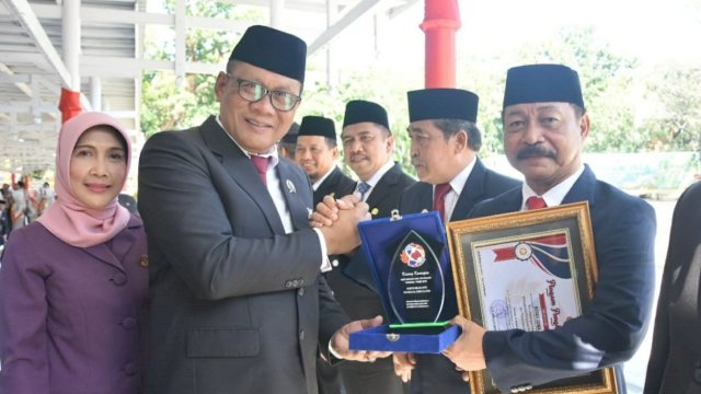 Wabup Gowa Terima Penghargaan dari Kementerian ATR/BPN