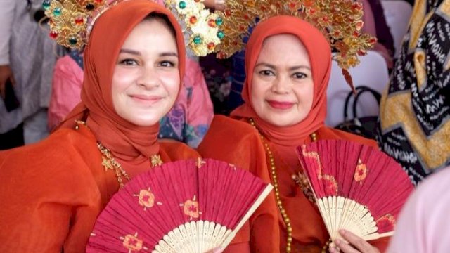 Ketua TP PKK Gowa, Priska Paramita Adnan, dan Wakil Ketua TP PKK Gowa Hj Mussadiyah Rauf, saat menghadiri Jambore PKK Nasional 2019.